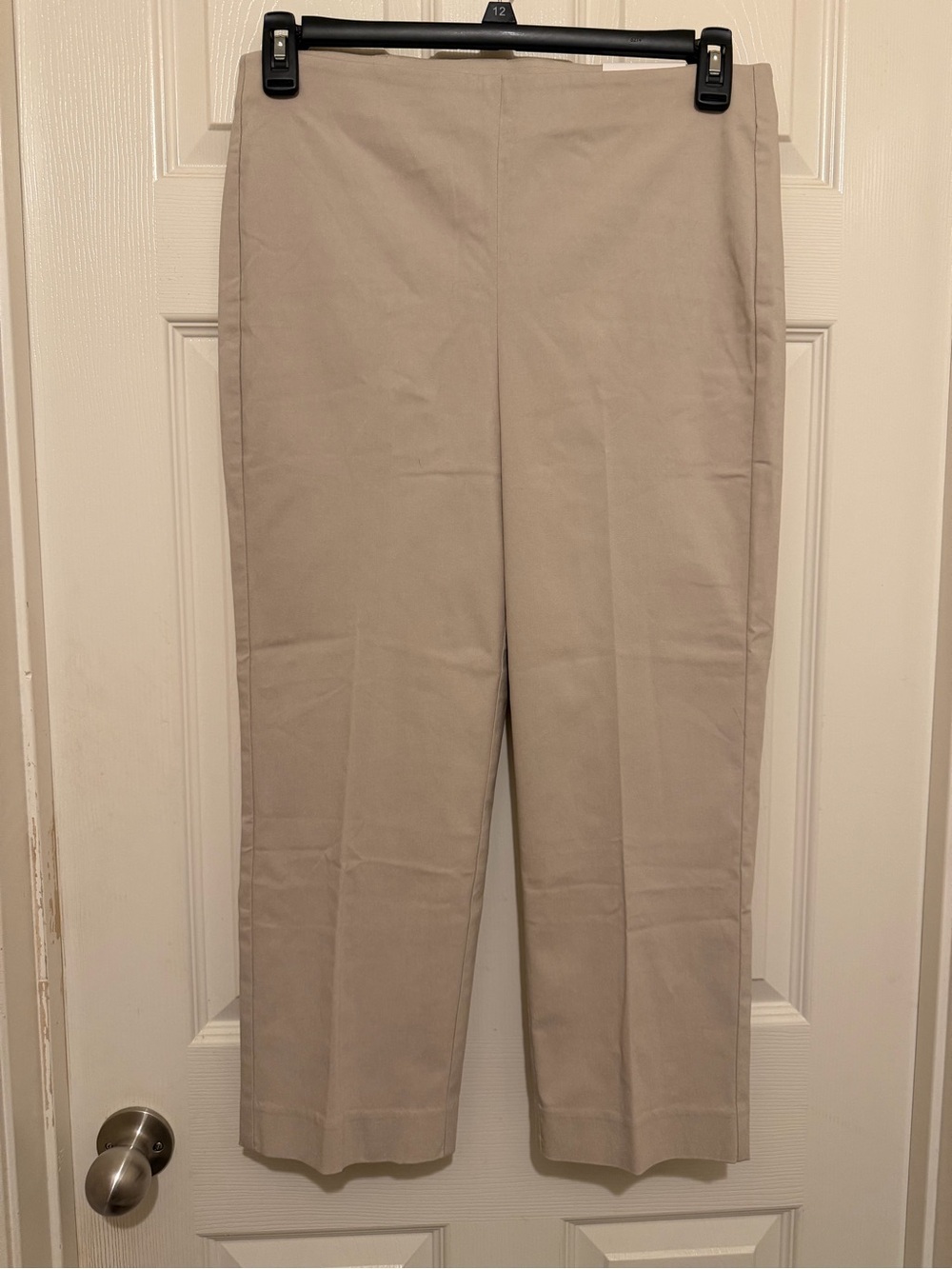 Chico's So Slimming Juliet Straight-Leg Crop Pants in Light Taupe Sz 8
